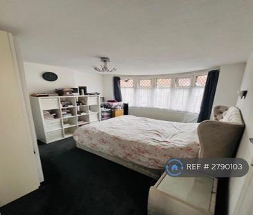 3 bedroom semi-detached house to rent - Photo 3