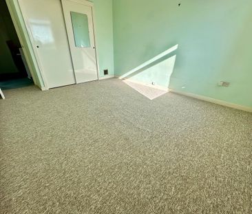 3 bedroom flat to rent - Photo 4