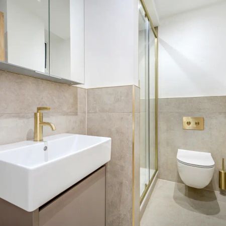 2 bedroom flat in London - Photo 4