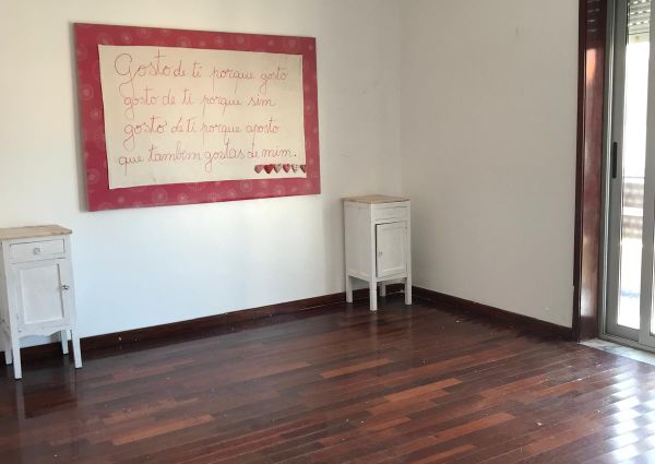 Apartamento T3 Praia da Barra, com cozinha equipada e parcialmente mobilado. Visite!