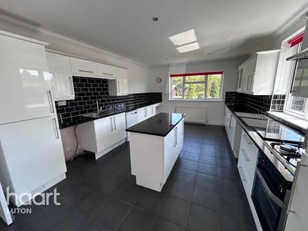 5 bedroom detached house to rent - Photo 2