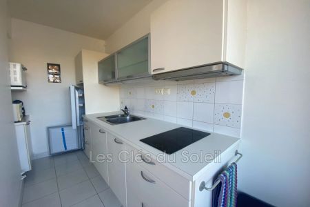 Location appartement studio 25 m² Hyères - Photo 3