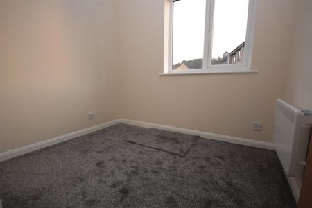 2 bedroom Apartment to let - Photo 5