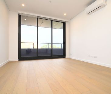 Near New One Bedroom Apartment in the Heart of Bankstown - Photo 1