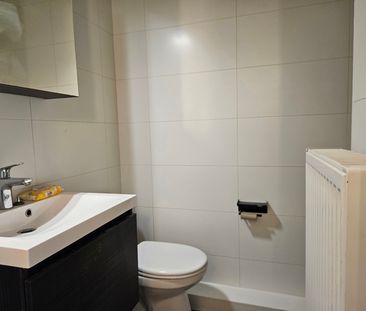 Vernieuwd en licht dakappartement in het centrum - Foto 5