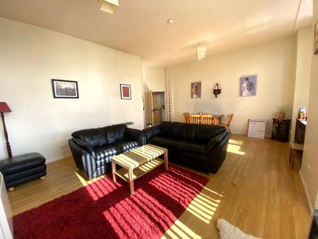 2 bedroom flat to rent - Photo 2