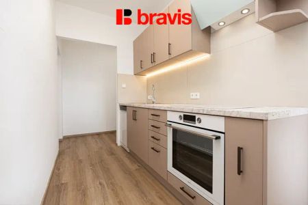 Pronájem bytu 2+1, Brno - Jundrov, ul. Jasanová, po kompletní rekonstrukci, první nájemník, šatna - Photo 4
