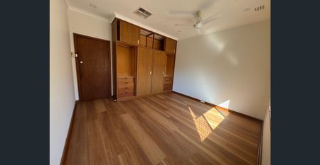 Spacious 4x2 Family Home in East Victoria Park - Photo 3