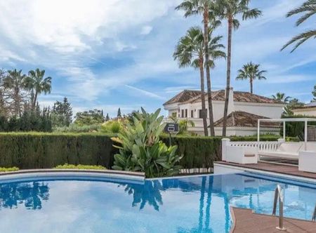 6 bedroom luxury Villa for rent in Marbella Del Este, Spain - Photo 3