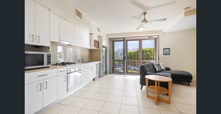 Coastal living, one bedroom furnished apartment - Photo 4