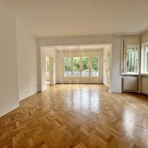 Repräsentative Villa mit Terrassen und 300 m² Garten - Foto 1