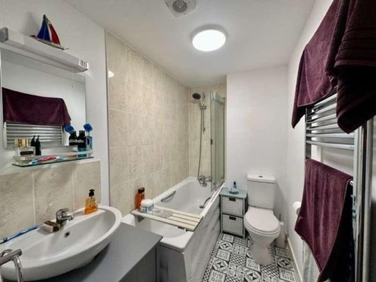 The Lantern Building, Davidson Close, SO45 - Photo 1