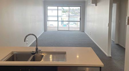 Modern, well kept two bedroom apartment - Photo 2