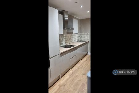 1 bedroom in a house share to rent - Photo 5