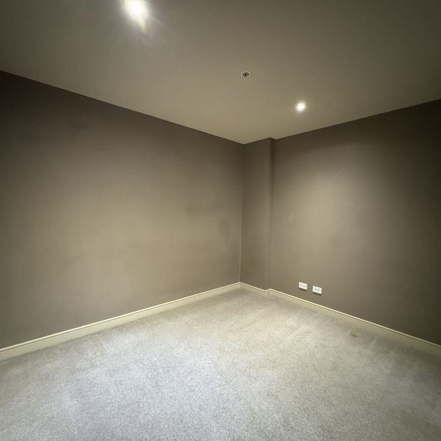 Comfortable Two-Bedroom Apartment in the Istana Building - Photo 1