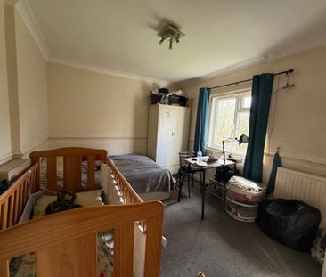 2 bedroom Flat - Roe Green Lane, Hatfield - Photo 5