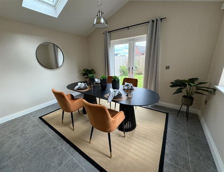 4 Bedroom Detached Available Arranging tenancy - Photo 3