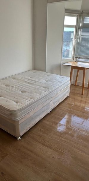 Studio Flat, North Circular Road, NW2 - Photo 1