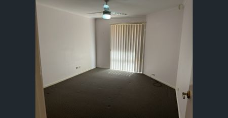 Family Home Close to Everything! - Photo 2