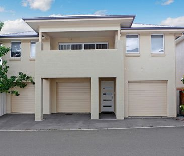 STYLISH LIVING WITH COURTYARD & PARK VIEWS - Photo 1