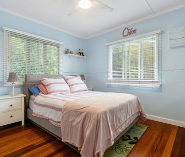 Spacious Family Home with Pool & Entertaining Balcony in Everton Park - Photo 4