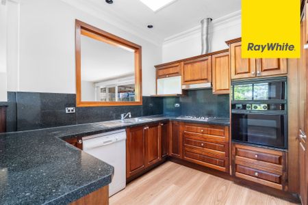 Comfortable Family Home in Ideal Location ! - Photo 4