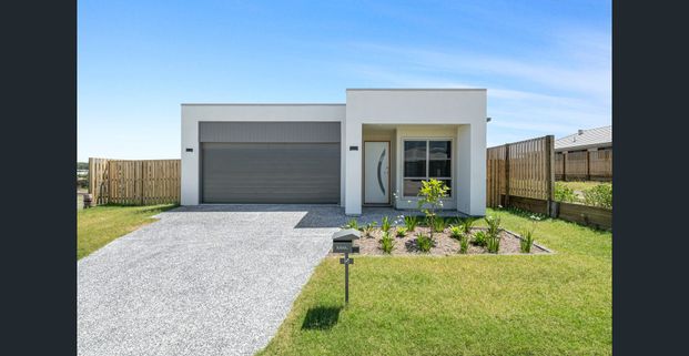 Stunning Family Home in Park Ridge - Photo 1