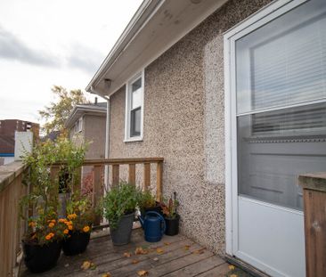 **BEAUTIFUL** 2 Bedroom Upper Unit in St. Catharines!! - Photo 6