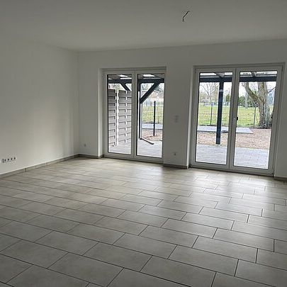 Doppelhaushälfte mit Vollbad, Garten+Terrasse und 2 Stellplätze - Foto 1