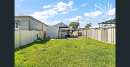 Freshly renovated two bedder in a great location - Photo 4