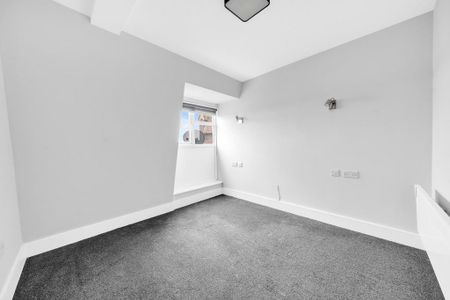 3 bedroom flat to rent - Photo 3