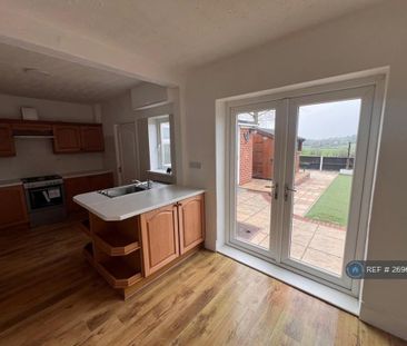 4 bedroom semi-detached house to rent - Photo 6