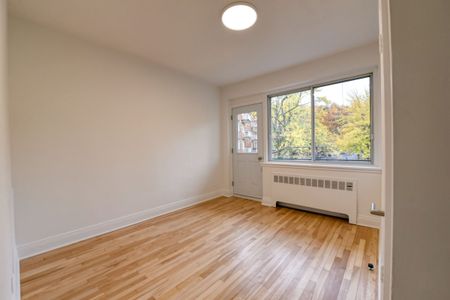 3500 Ridgewood Avenue - Photo 2