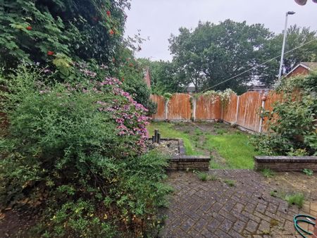 4 bedroom semi-detached house to rent - Photo 4
