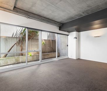 Stylish Ground-Floor Apartment with Private Garden Terrace - Photo 3