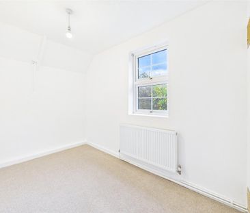 2 bedroom end of terrace house to rent - Photo 5