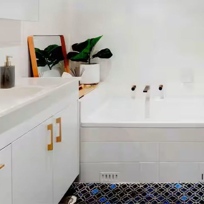 Fully Furnished Apartment with Aircon, Pool, Balcony in Elizabeth Bay - Photo 1