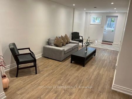 For Lease - 24 Captain Hall Court, Toronto, Ontario - Photo 5