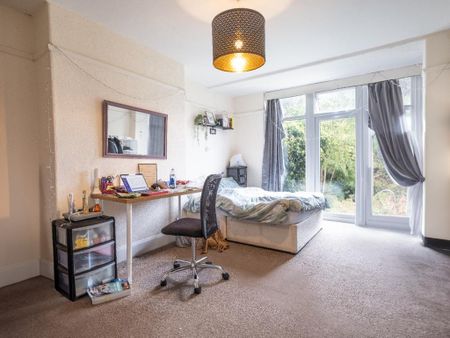 4 bedroom semi-detached house to rent - Photo 5