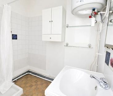Location Appartement 2 pièces 44m² MARSEILLE 8ème - Photo 4