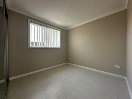 Lifestyle Living Steps from Shops, Cafés & the Foreshore - Photo 4