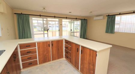 1 BEDROOMS + SLEEPOUT - FOXTON - Photo 4