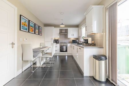 11 Lady Wallace Green, LISBURN, BT28 3NX - Photo 2