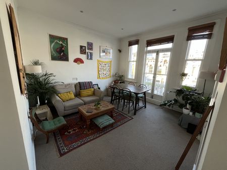 2 Bed Flat, Fairholme Road, W14 - Photo 4