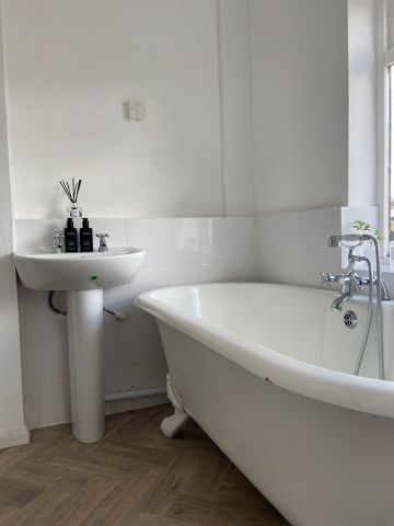 2 Bed Flat, Dunstable Road, LU1 - Photo 2