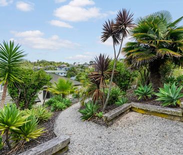 TWO LEVEL/TWO BEDROOMS-WALDORF CRES, OREWA - Photo 4