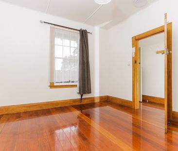 Cozy 3-Bedroom bungalow with Bonus Family Room - Photo 6