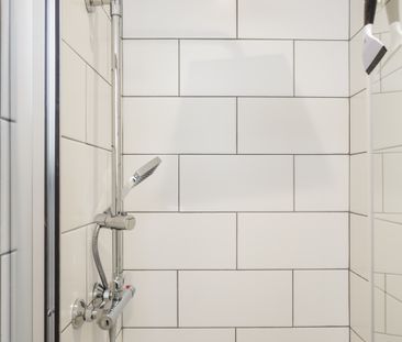 Modern Double Room With Ensuite - Photo 6