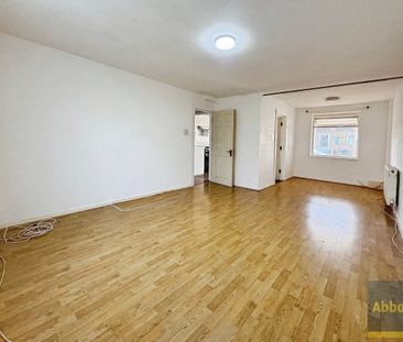 Basildon, SS15 5BN - Photo 2