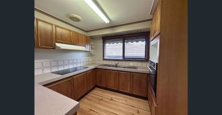 Family home with a pool! - Photo 5